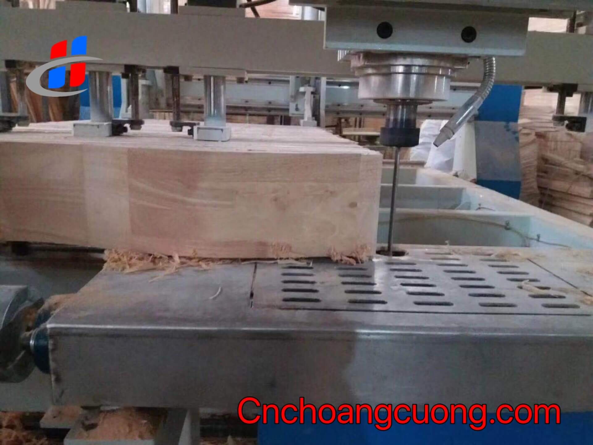 https://cnchoangcuong.com/product/may-cat-go-cnc-ts-klj-2015/